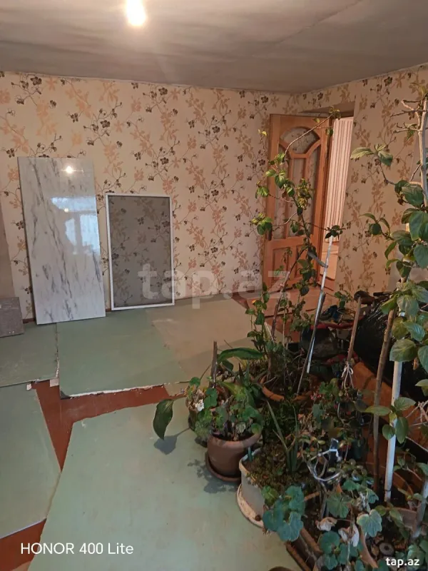 Satılır 8 otaqlı həyət evi