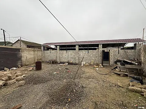 Satılır 4 otaqlı həyət evi