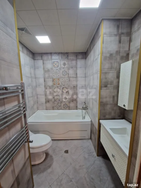 Kirayə verilir 3 otaqlı yeni tikili 122 m²