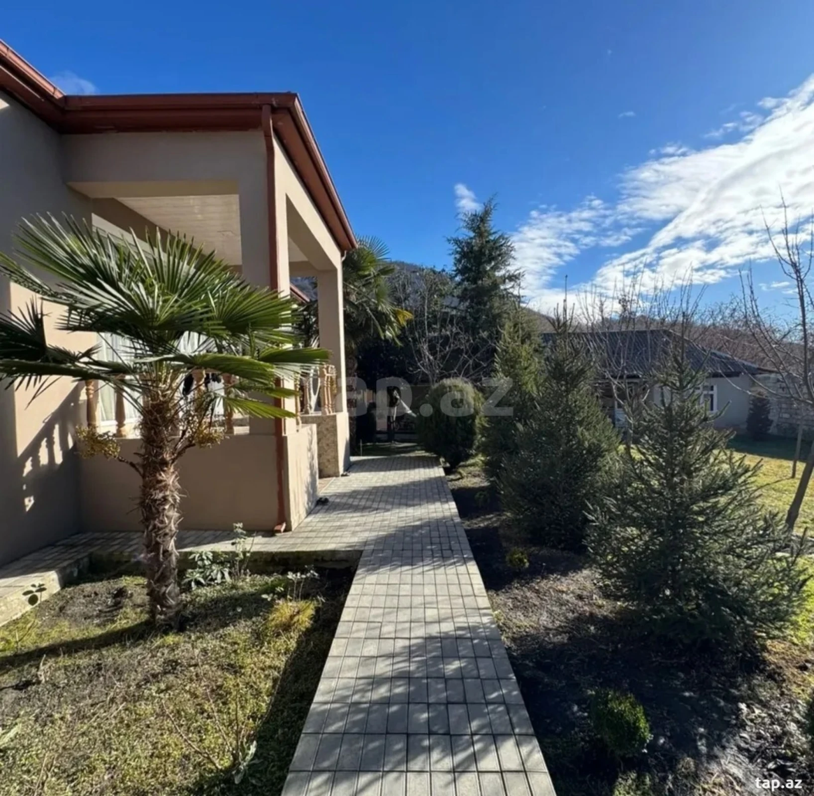 Satılır 7 otaqlı həyət evi