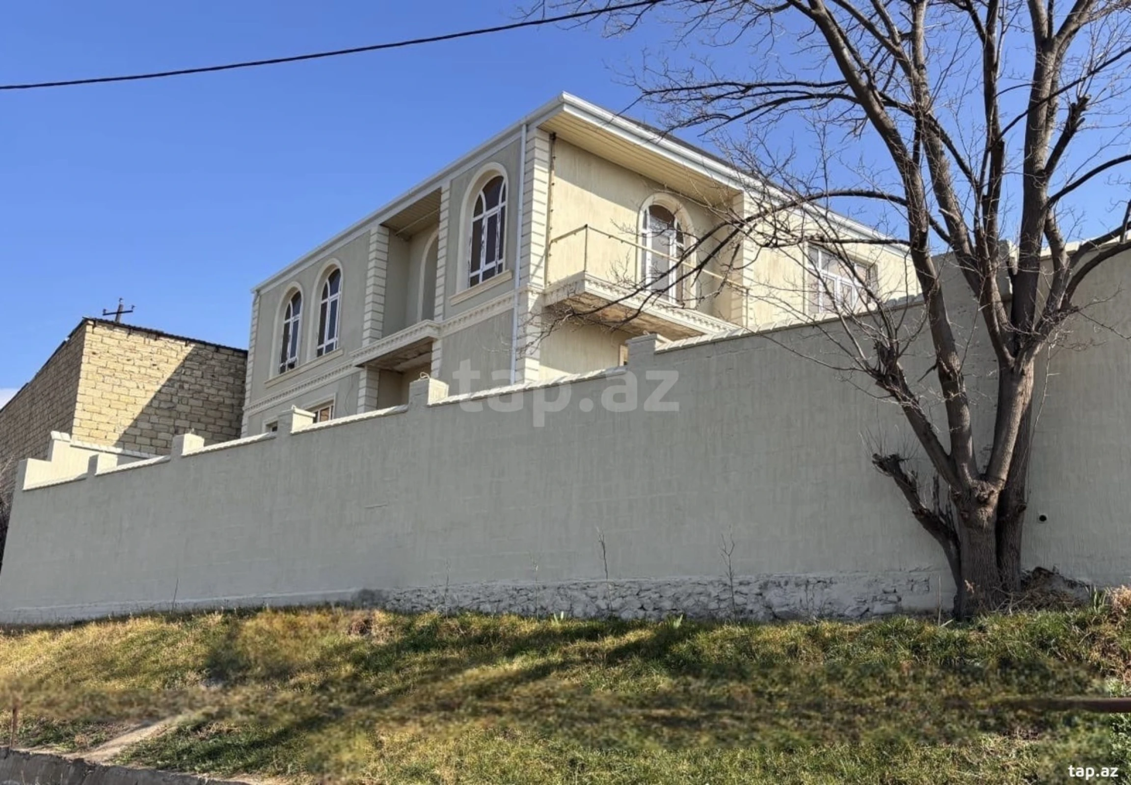 Satılır 5 otaqlı həyət evi