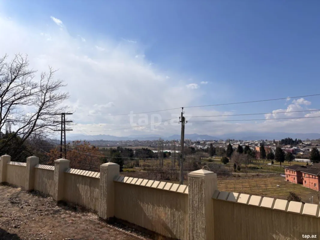 Satılır 5 otaqlı həyət evi