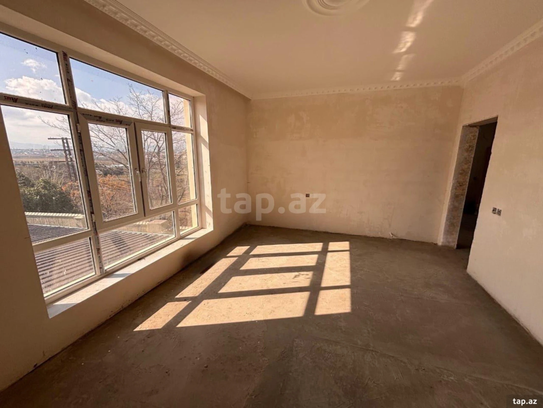 Satılır 5 otaqlı həyət evi