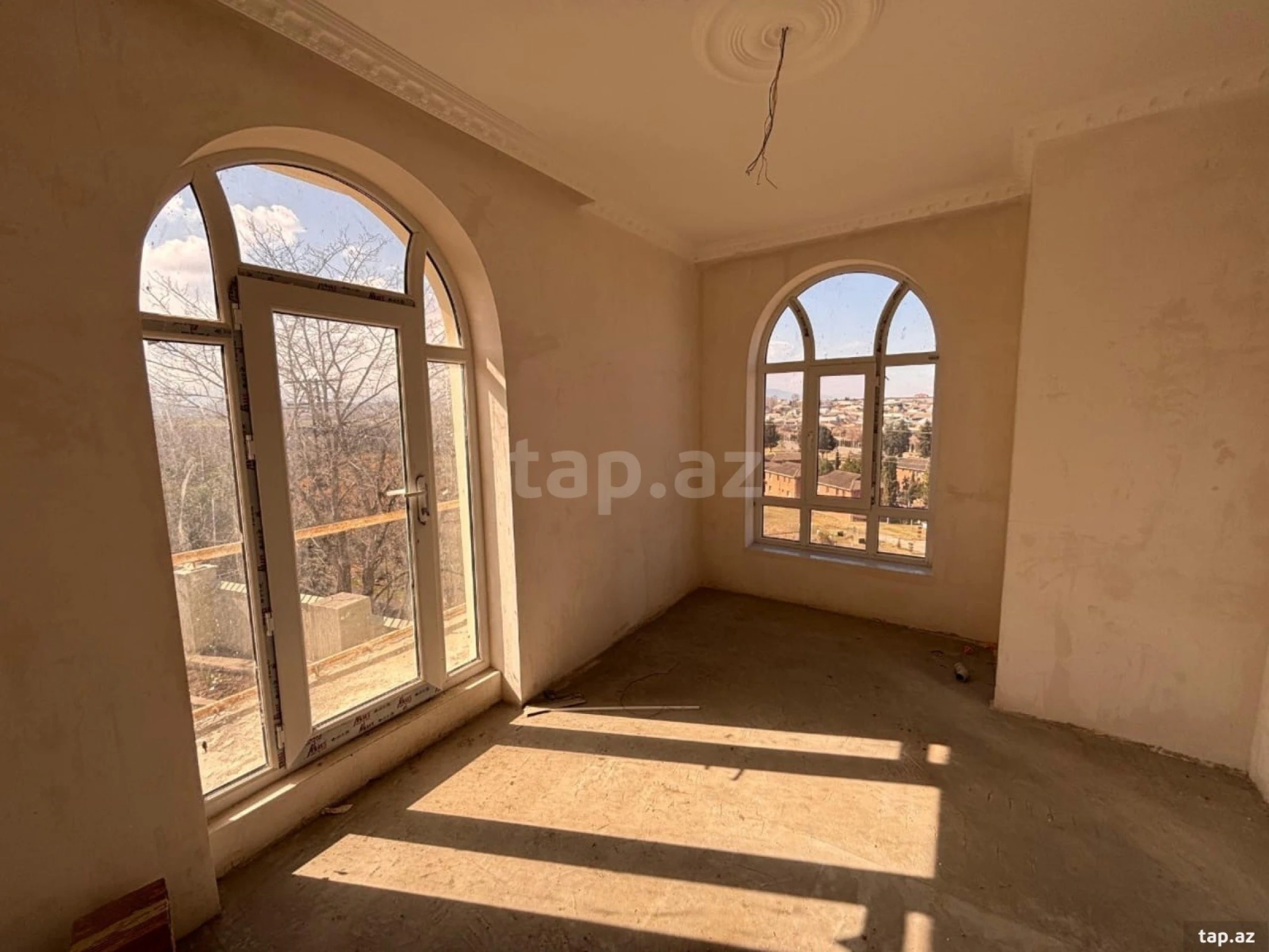 Satılır 5 otaqlı həyət evi