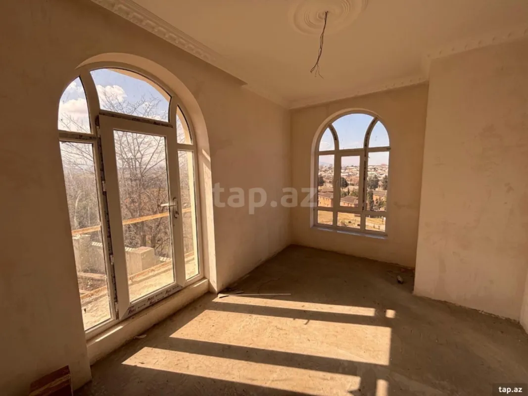 Satılır 5 otaqlı həyət evi