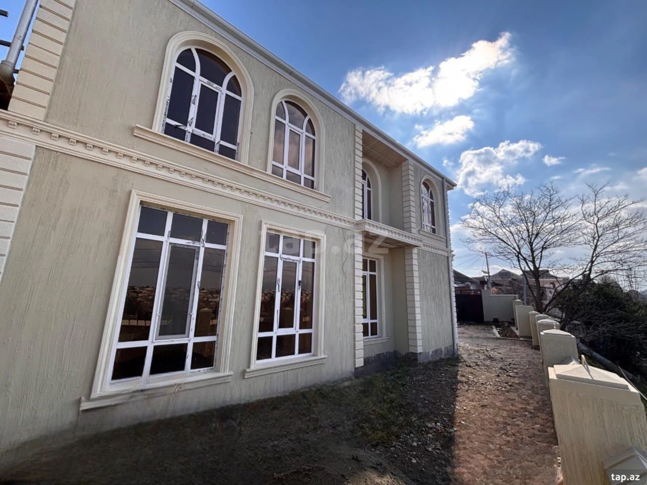 Satılır 5 otaqlı həyət evi