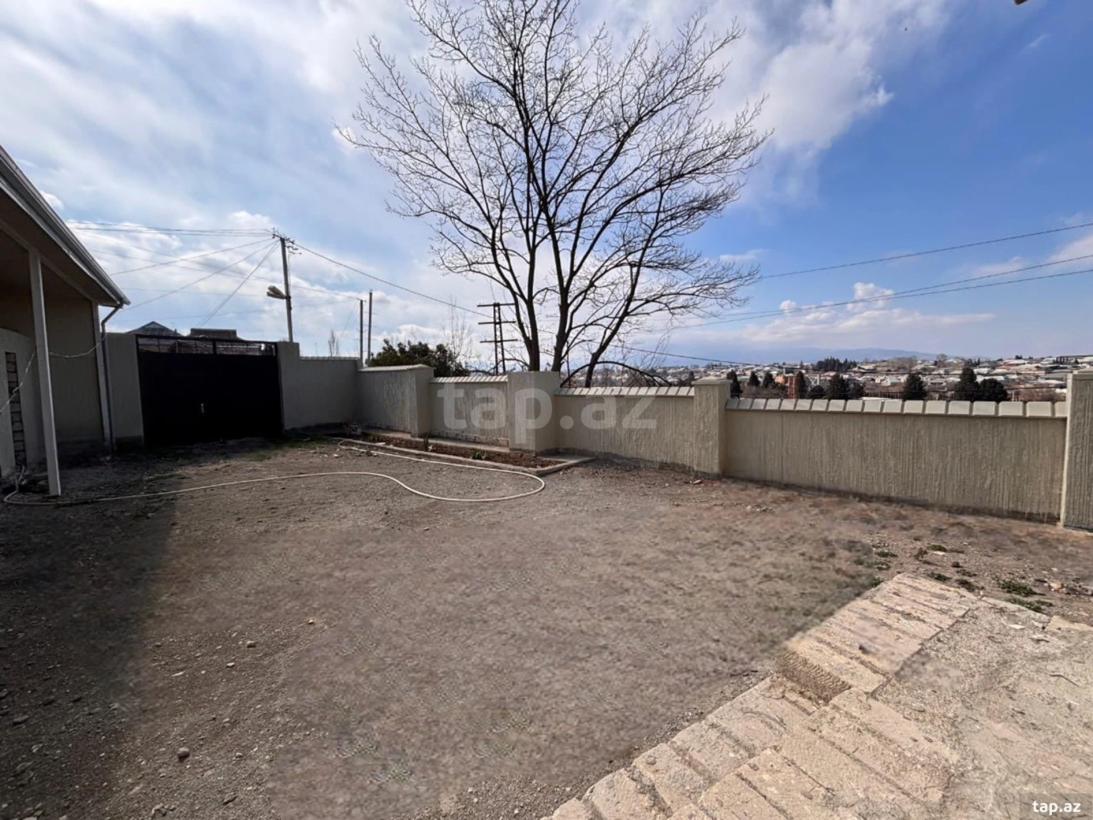 Satılır 5 otaqlı həyət evi