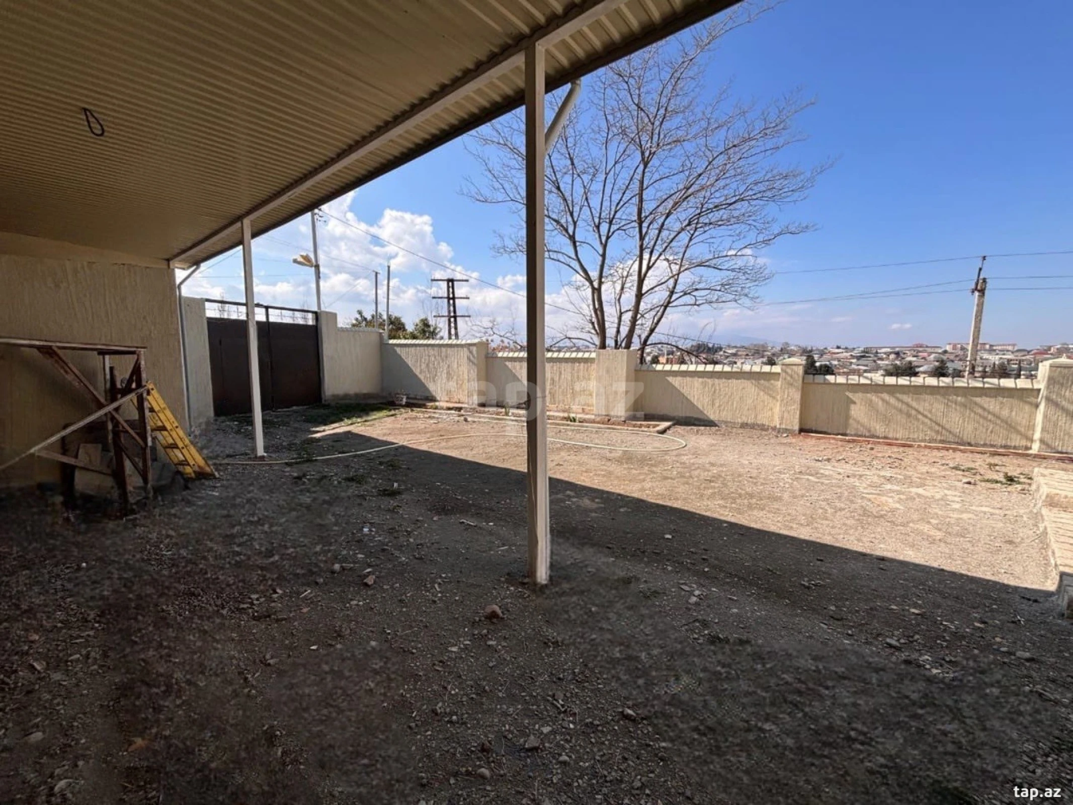 Satılır 5 otaqlı həyət evi