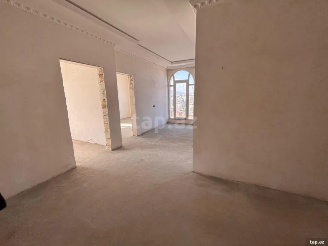 Satılır 5 otaqlı həyət evi