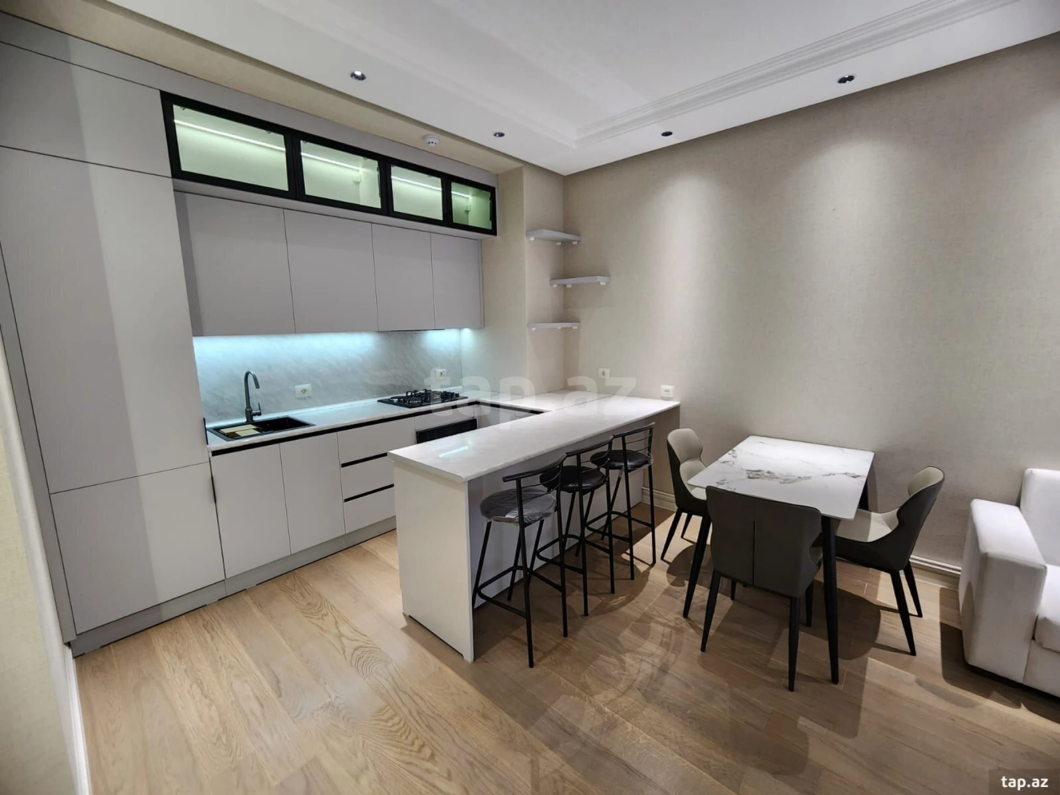 Kirayə verilir 2 otaqlı yeni tikili 58 m²