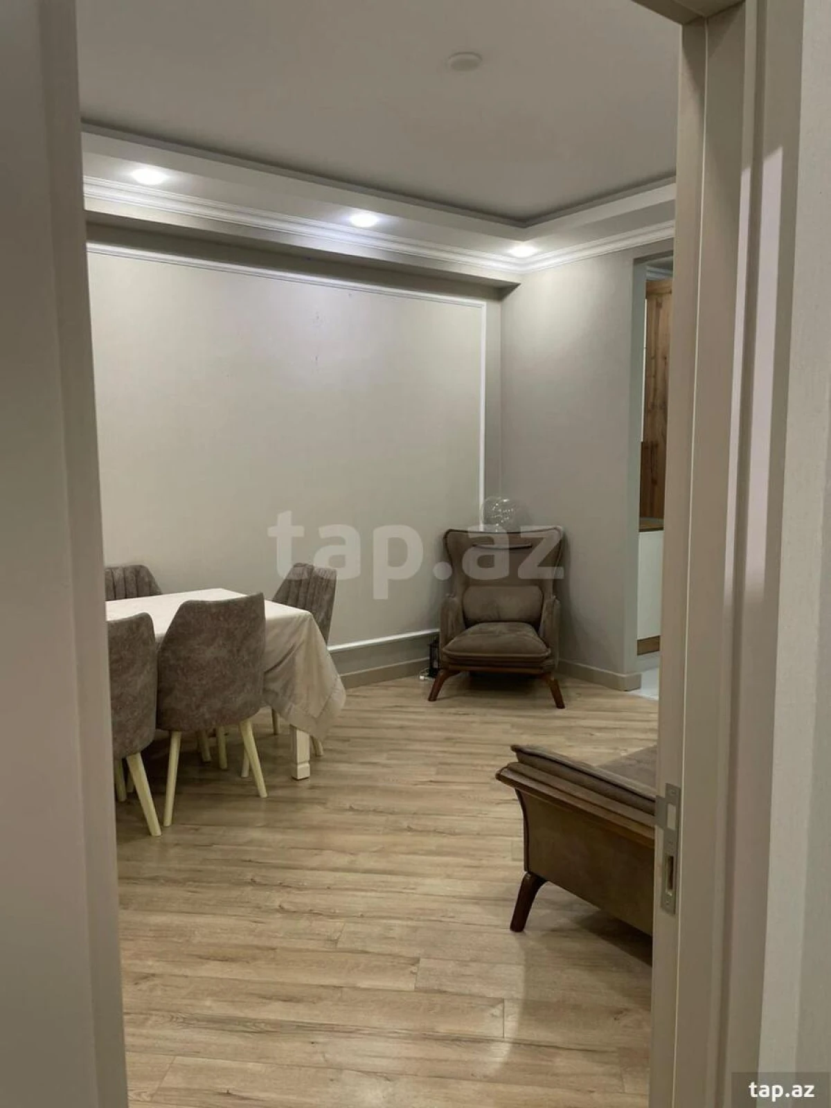 Kirayə verilir 2 otaqlı yeni tikili 65 m²