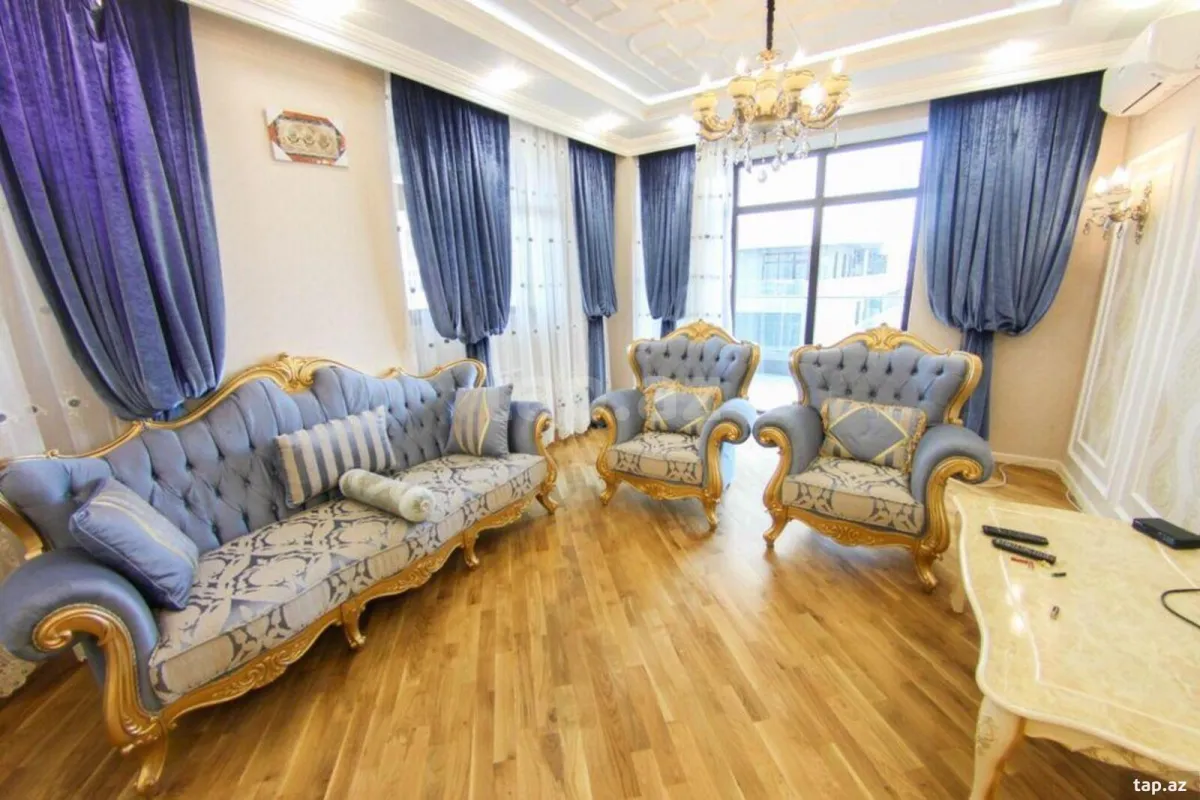 Kirayə verilir 3 otaqlı yeni tikili 148 m²