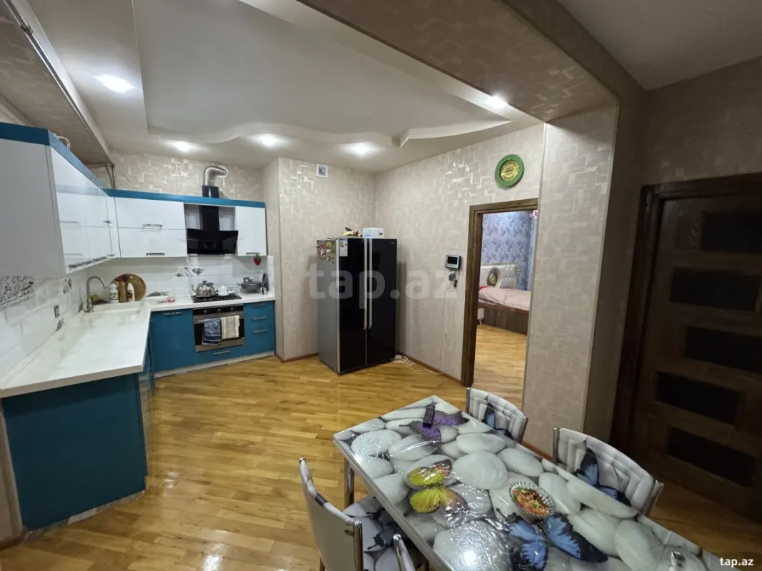 Kirayə verilir 3 otaqlı yeni tikili 140 m²