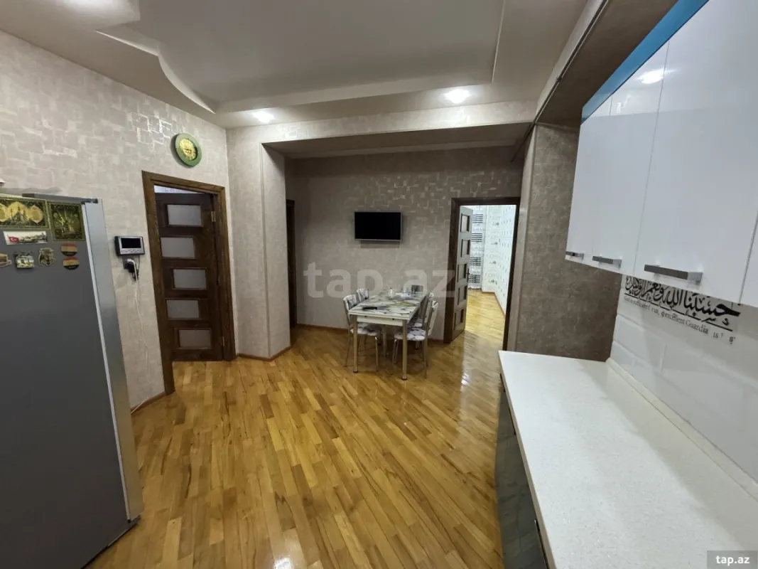 Kirayə verilir 3 otaqlı yeni tikili 140 m²