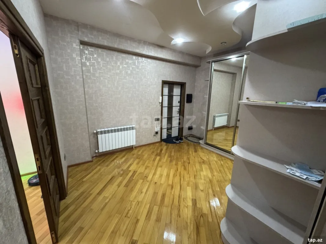Kirayə verilir 3 otaqlı yeni tikili 140 m²