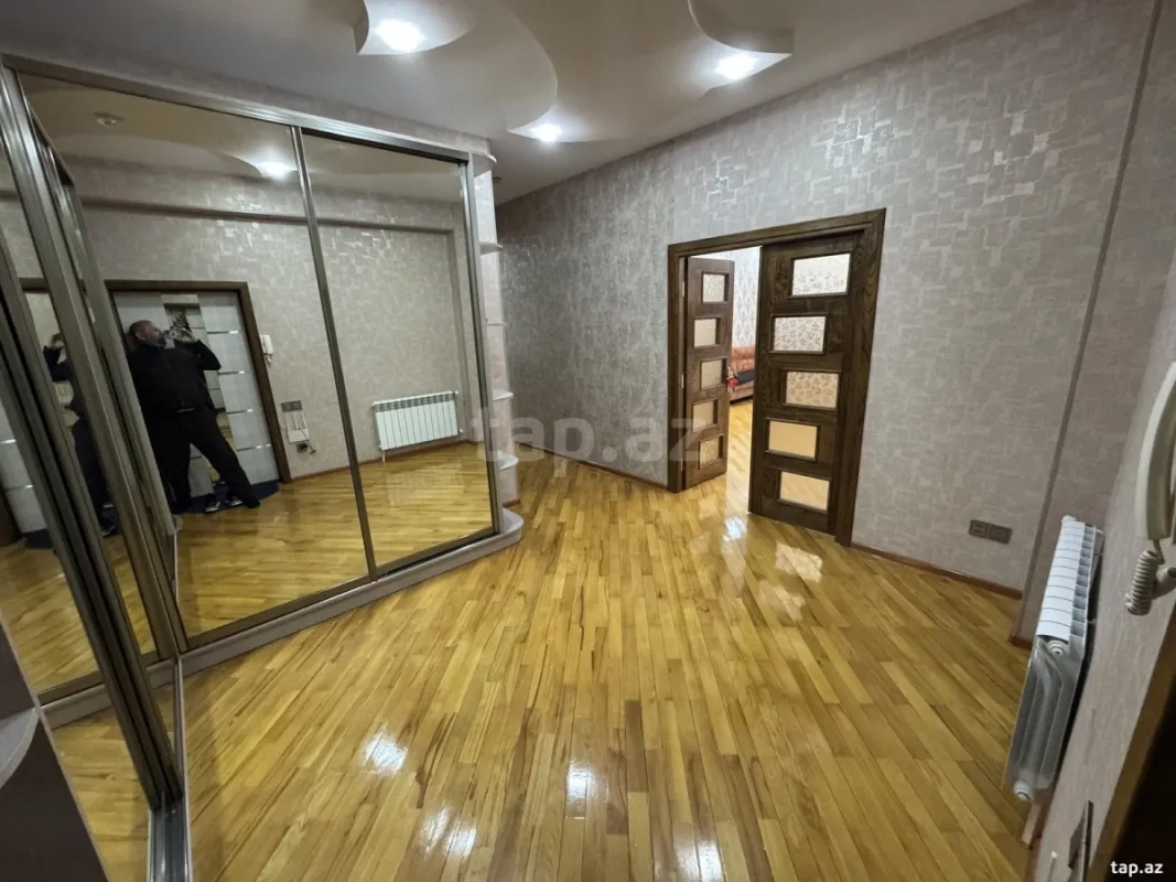 Kirayə verilir 3 otaqlı yeni tikili 140 m²
