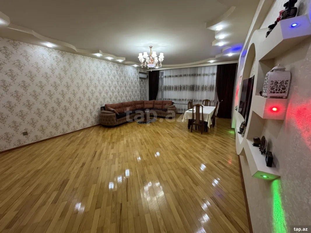 Kirayə verilir 3 otaqlı yeni tikili 140 m²