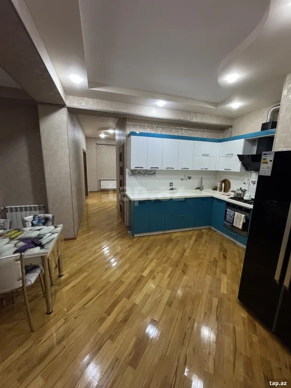 Kirayə verilir 3 otaqlı yeni tikili 140 m²