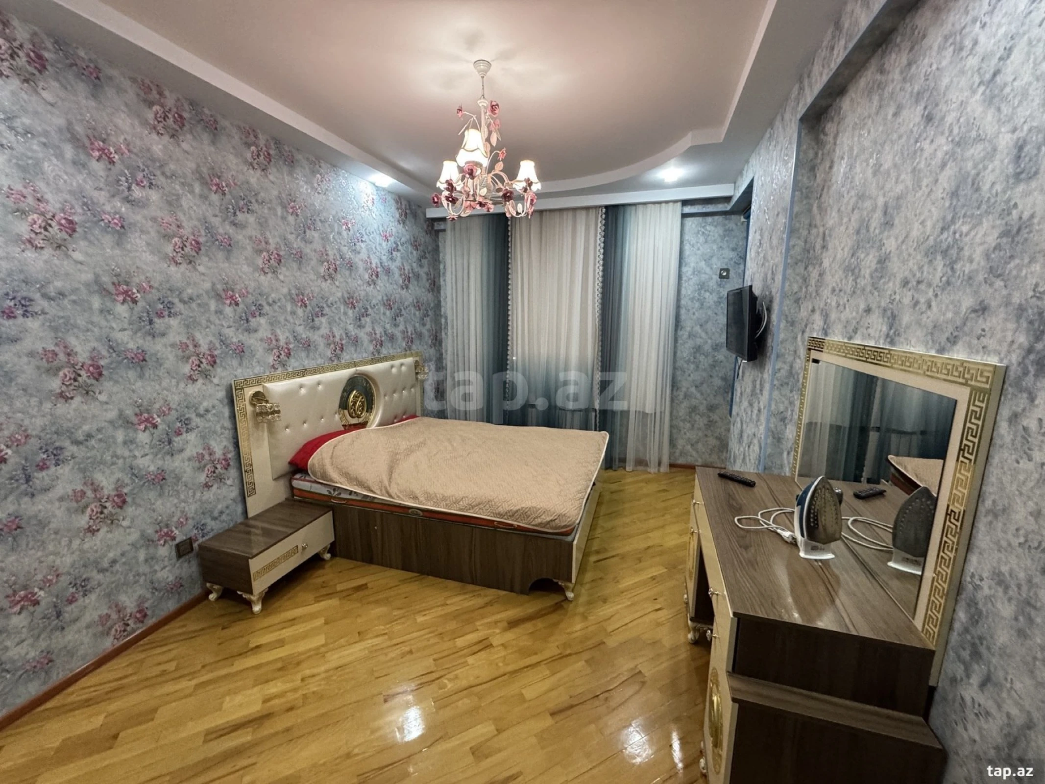 Kirayə verilir 3 otaqlı yeni tikili 140 m²