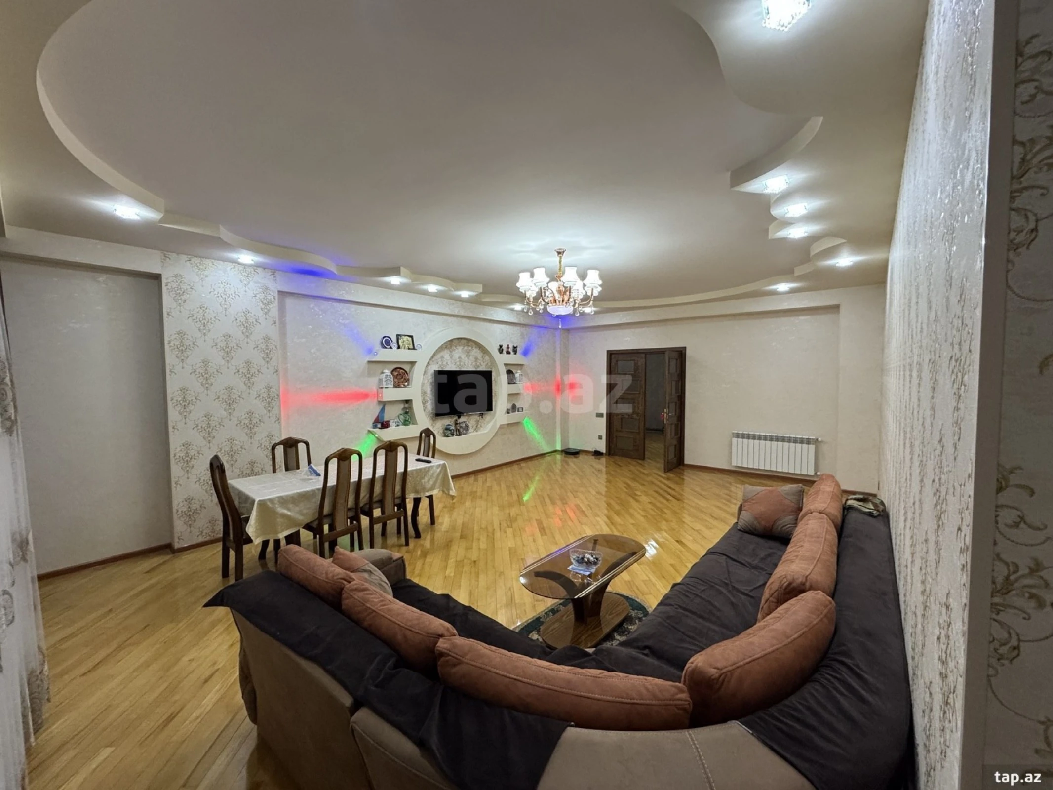 Kirayə verilir 3 otaqlı yeni tikili 140 m²