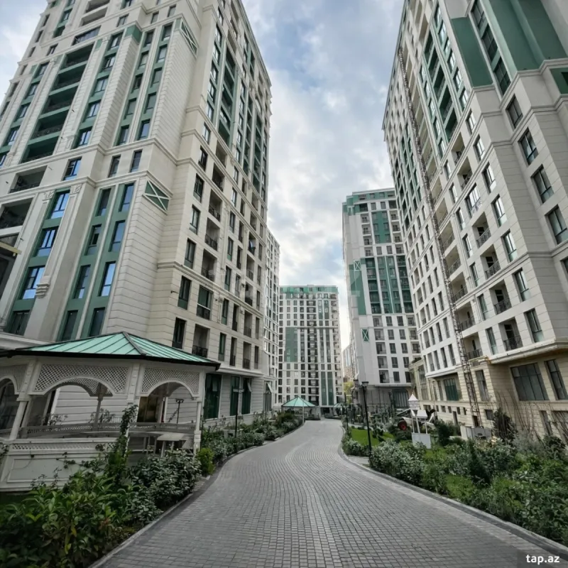 Satılır 4 otaqlı yeni tikili 220 m²