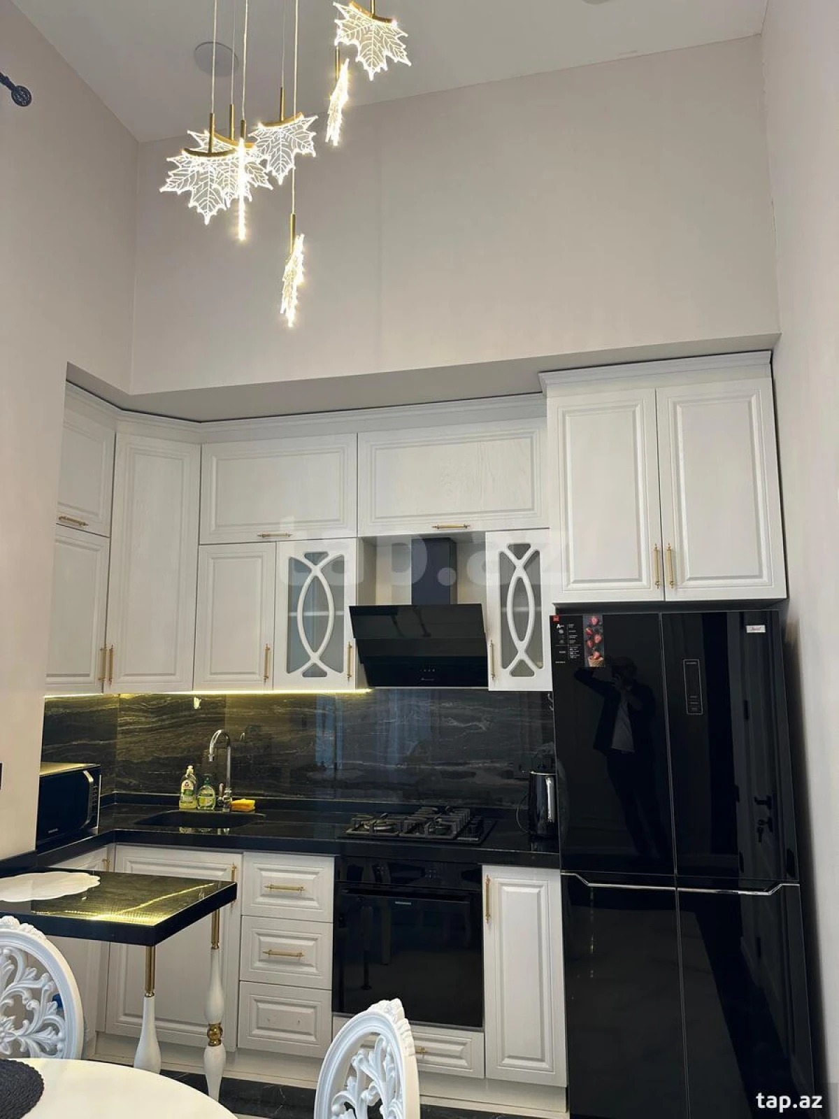 Kirayə verilir 3 otaqlı mənzil 140 m²