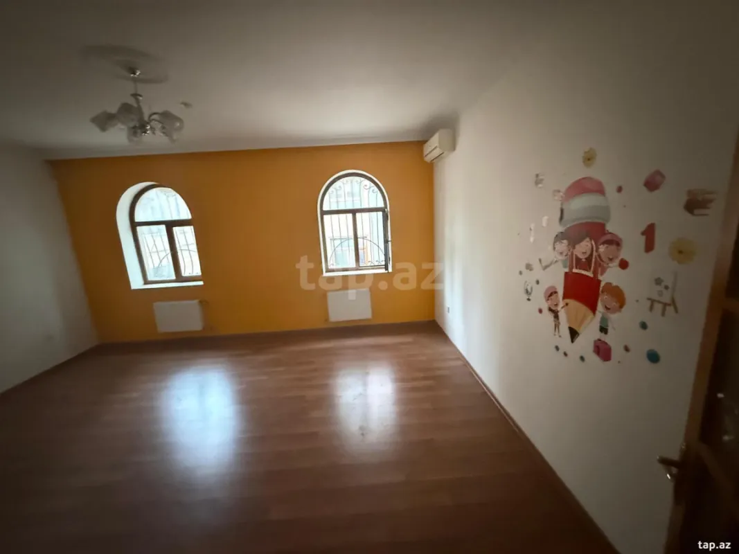 Satılır 19 otaqlı həyət evi