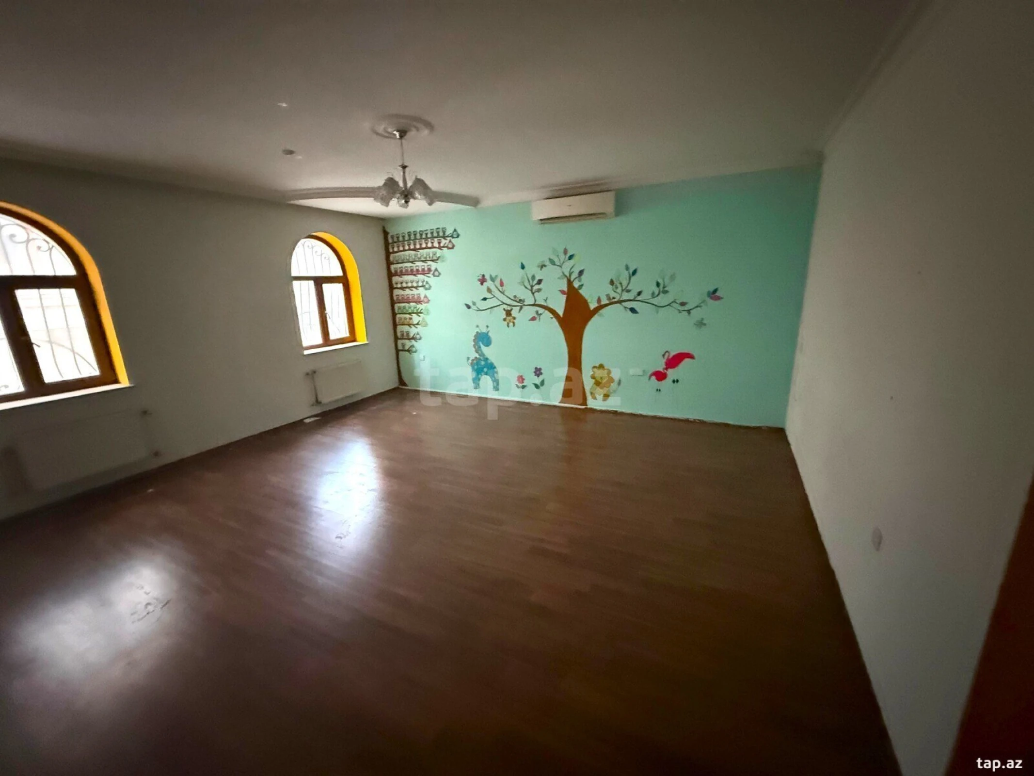 Satılır 19 otaqlı həyət evi