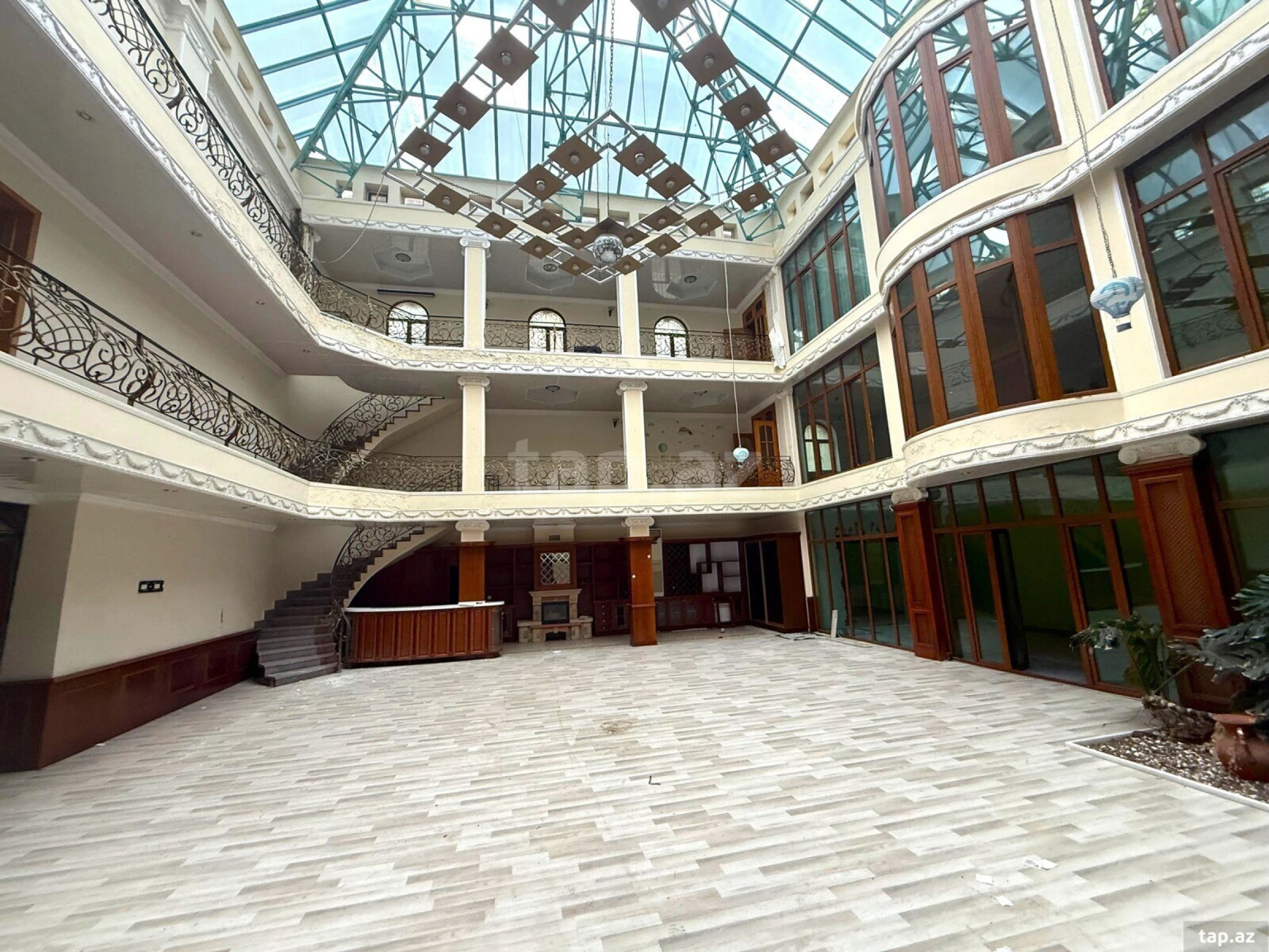 Satılır 19 otaqlı həyət evi