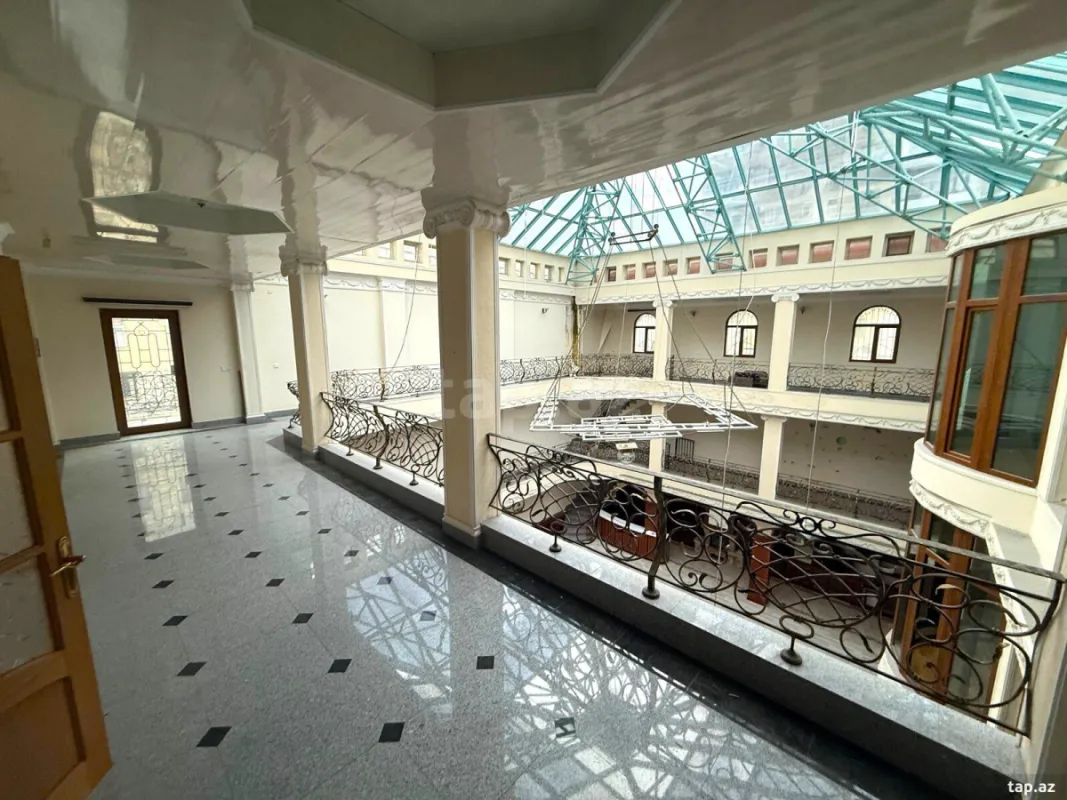 Satılır 19 otaqlı həyət evi