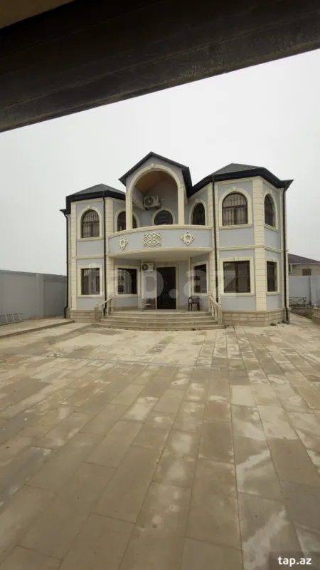 Satılır 9 otaqlı həyət evi