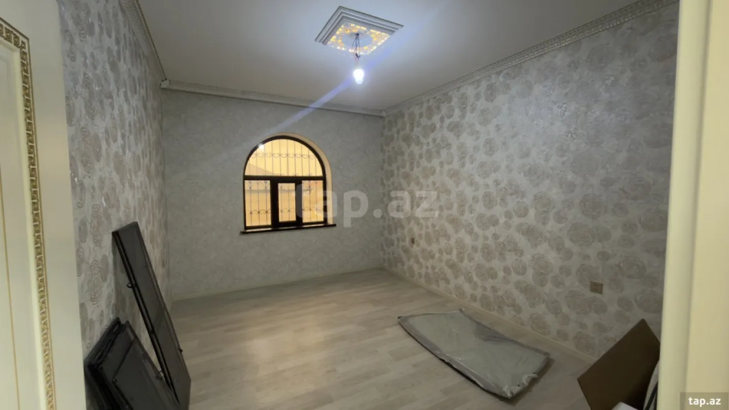 Satılır 9 otaqlı həyət evi