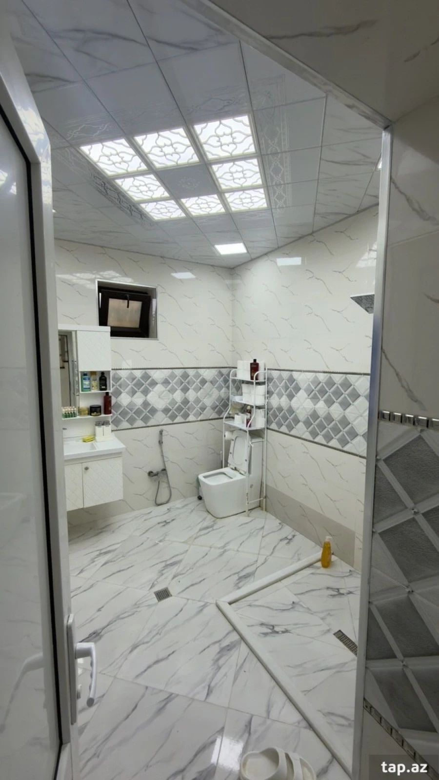 Satılır 9 otaqlı həyət evi