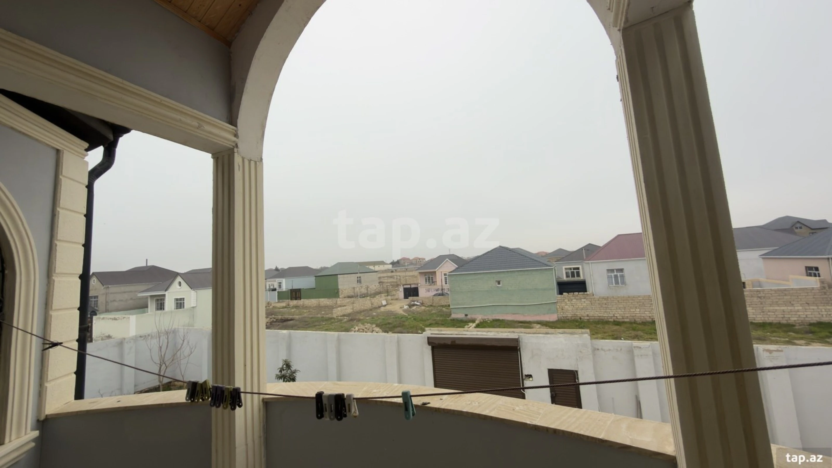 Satılır 9 otaqlı həyət evi