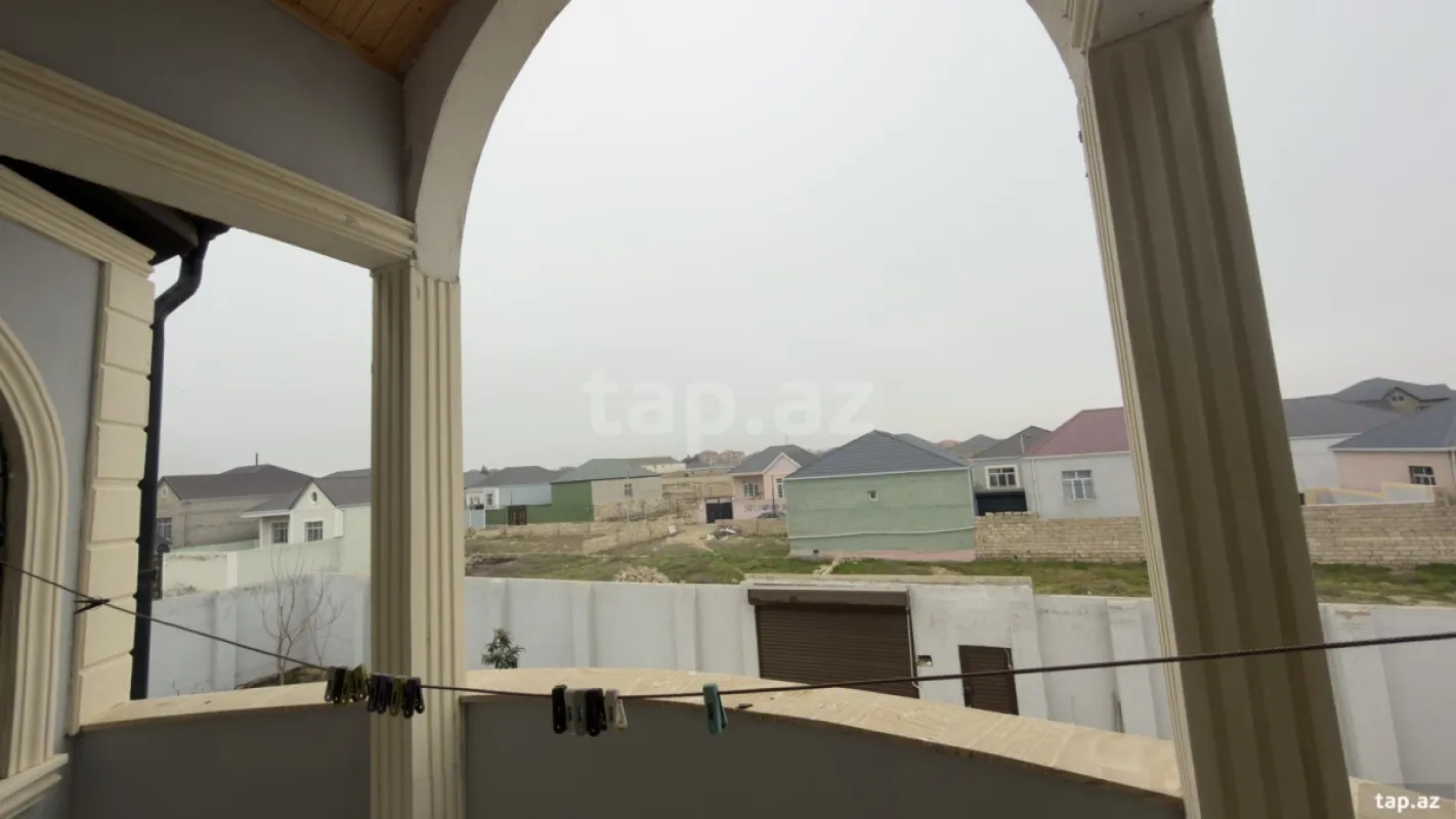 Satılır 9 otaqlı həyət evi