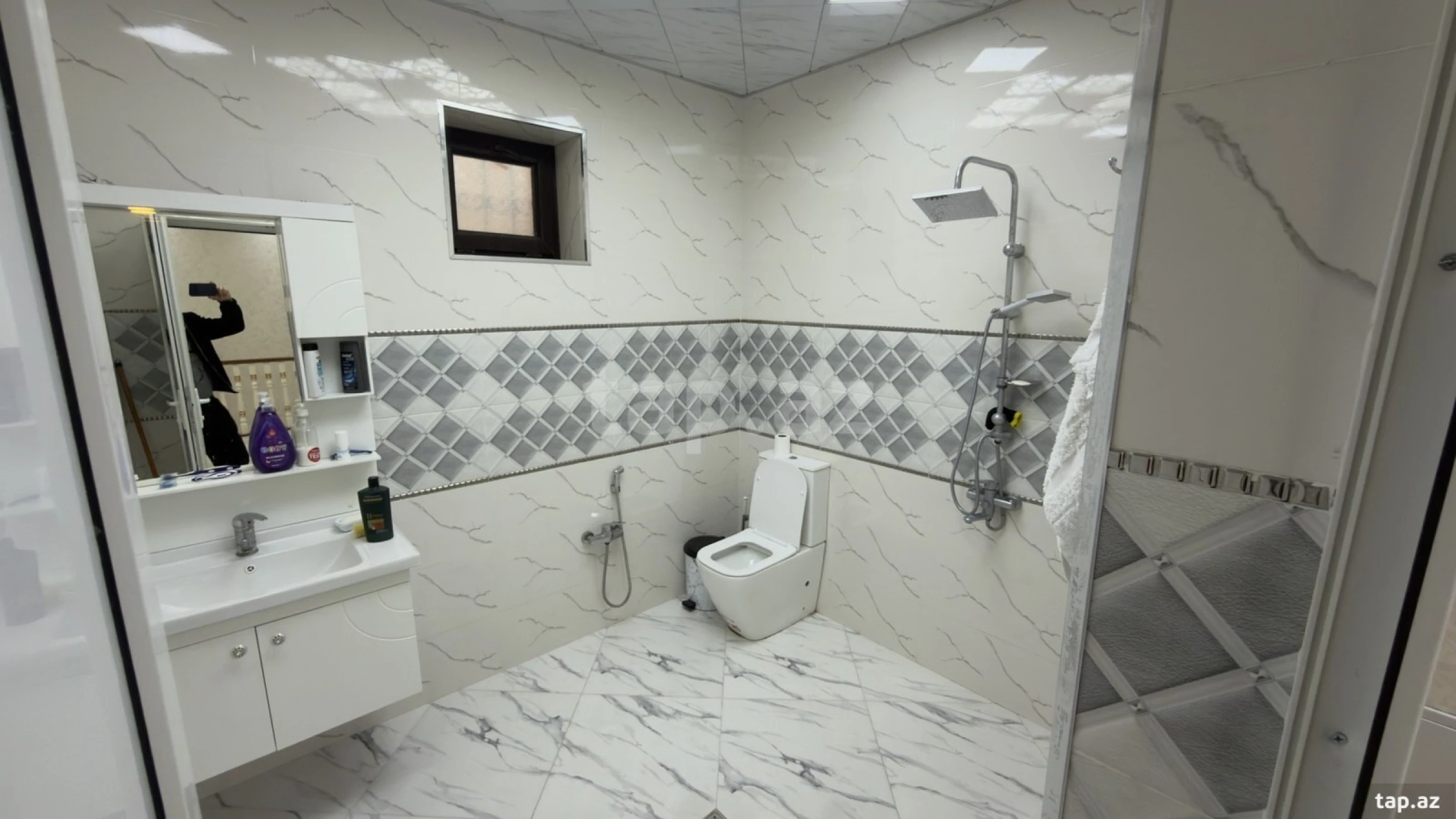 Satılır 9 otaqlı həyət evi