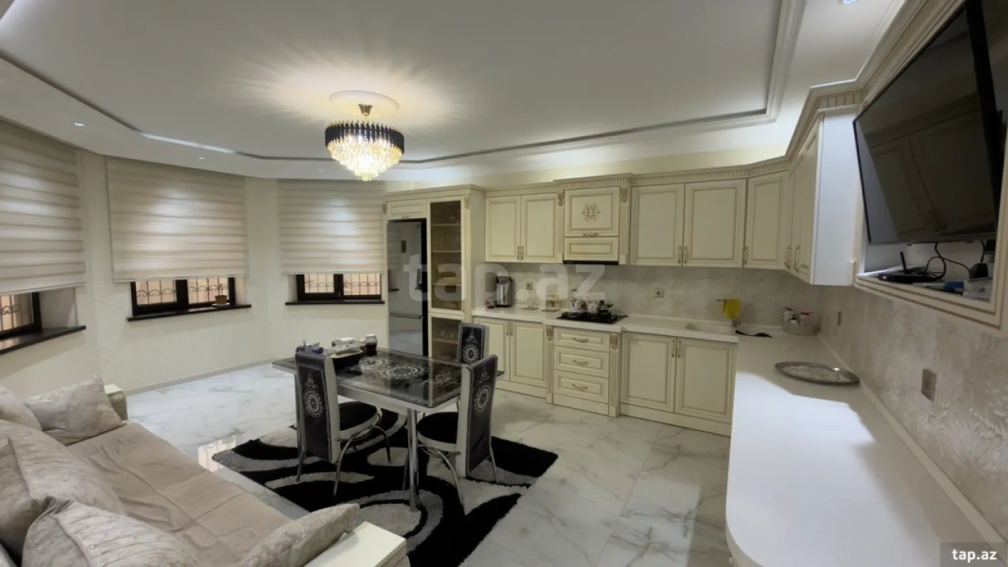 Satılır 9 otaqlı həyət evi