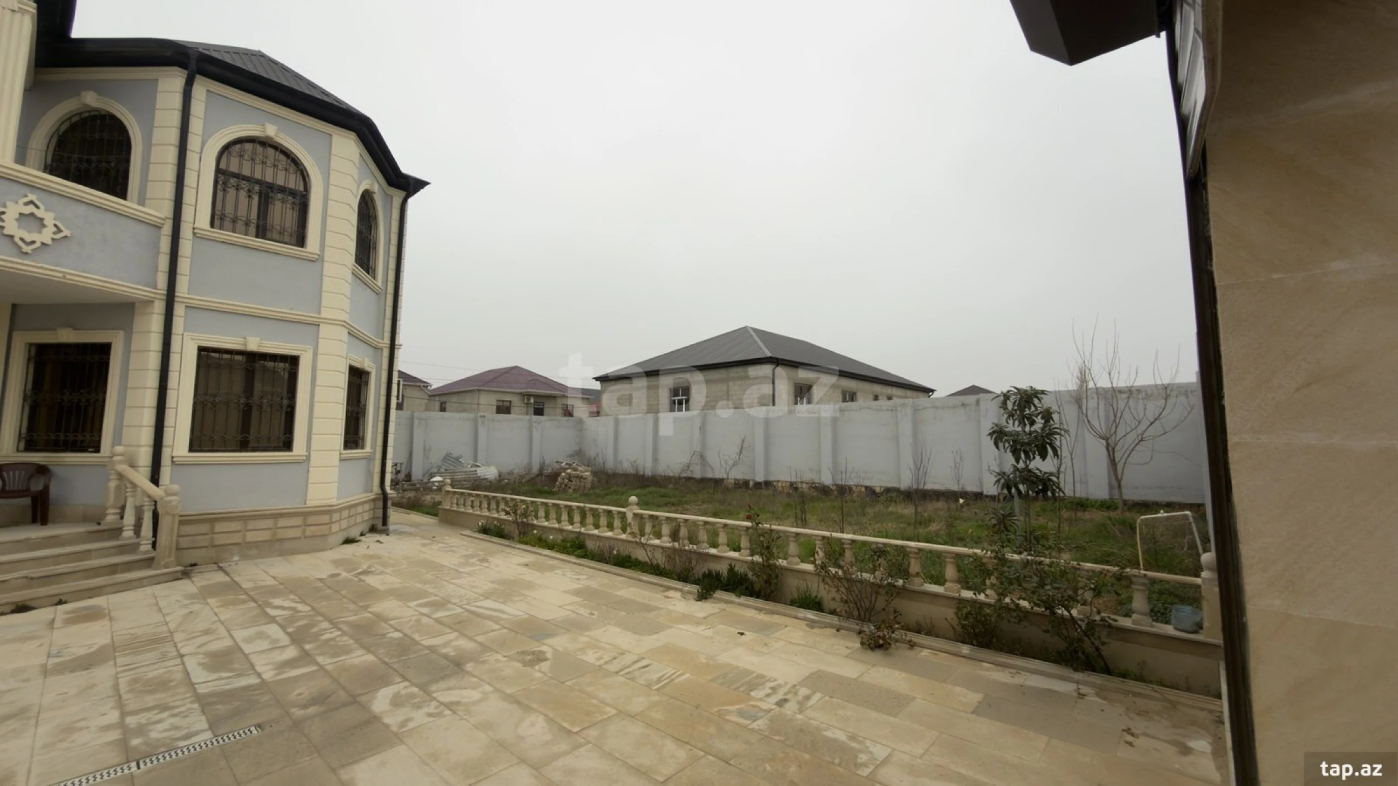 Satılır 9 otaqlı həyət evi