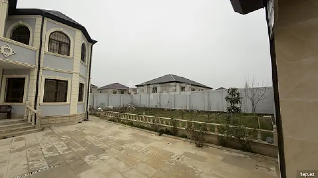 Satılır 9 otaqlı həyət evi