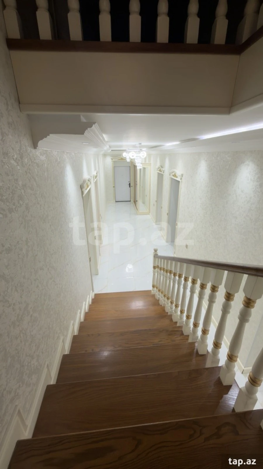 Satılır 9 otaqlı həyət evi