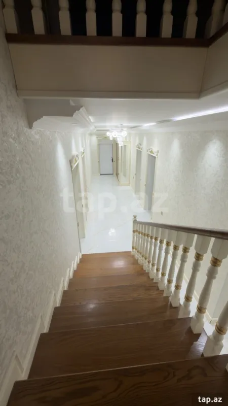 Satılır 9 otaqlı həyət evi