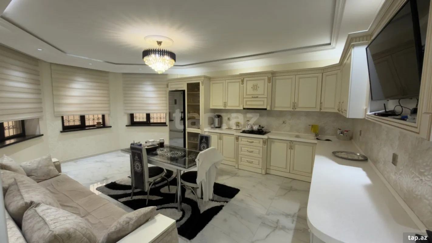 Satılır 9 otaqlı həyət evi