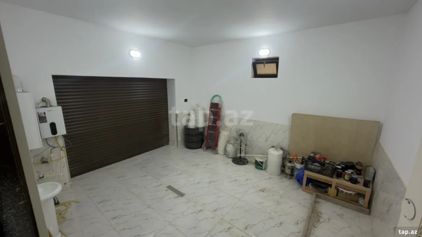 Satılır 9 otaqlı həyət evi