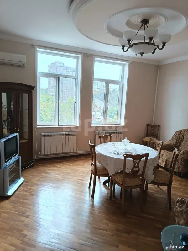 Kirayə verilir 2 otaqlı yeni tikili 80 m²