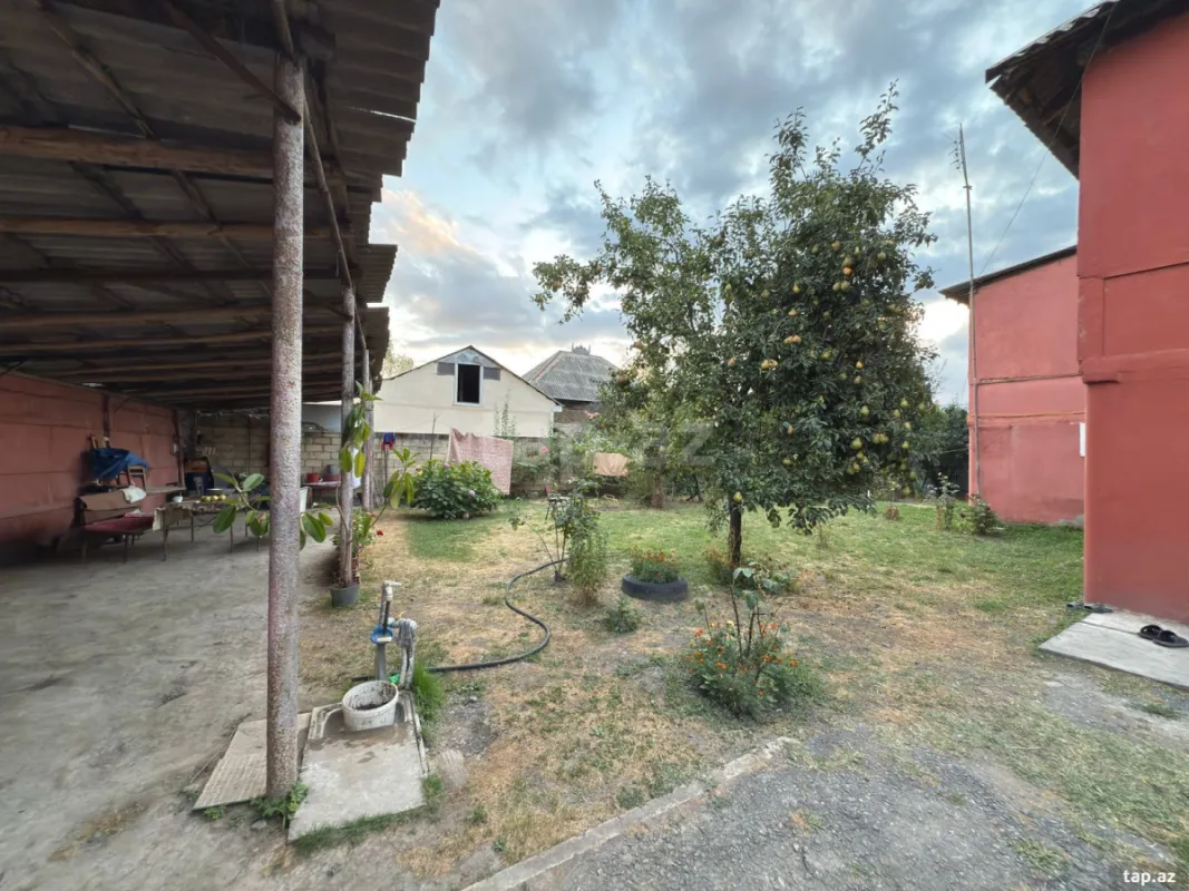 Satılır 7 otaqlı həyət evi