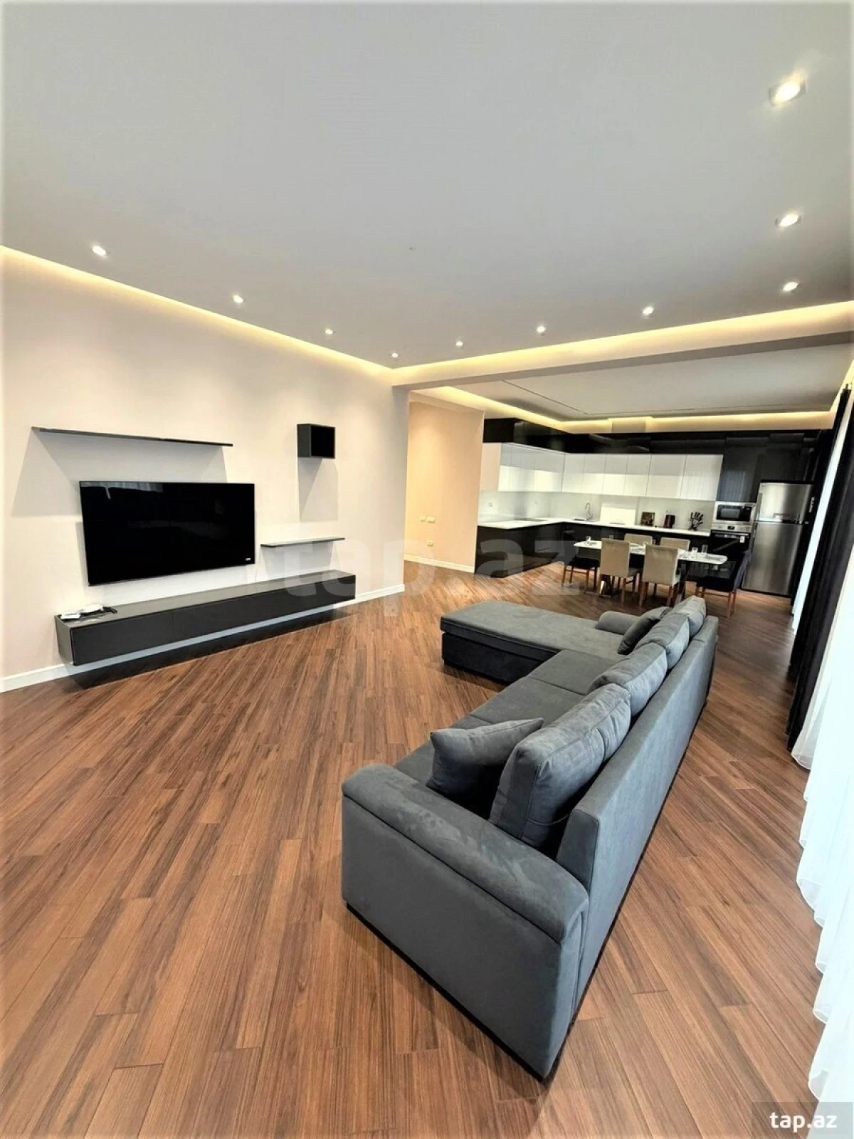 Kirayə verilir 3 otaqlı yeni tikili 160 m²