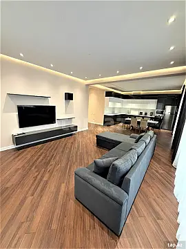 Kirayə verilir 3 otaqlı yeni tikili 160 m² — Bakı 3 otaq 160.00 m²