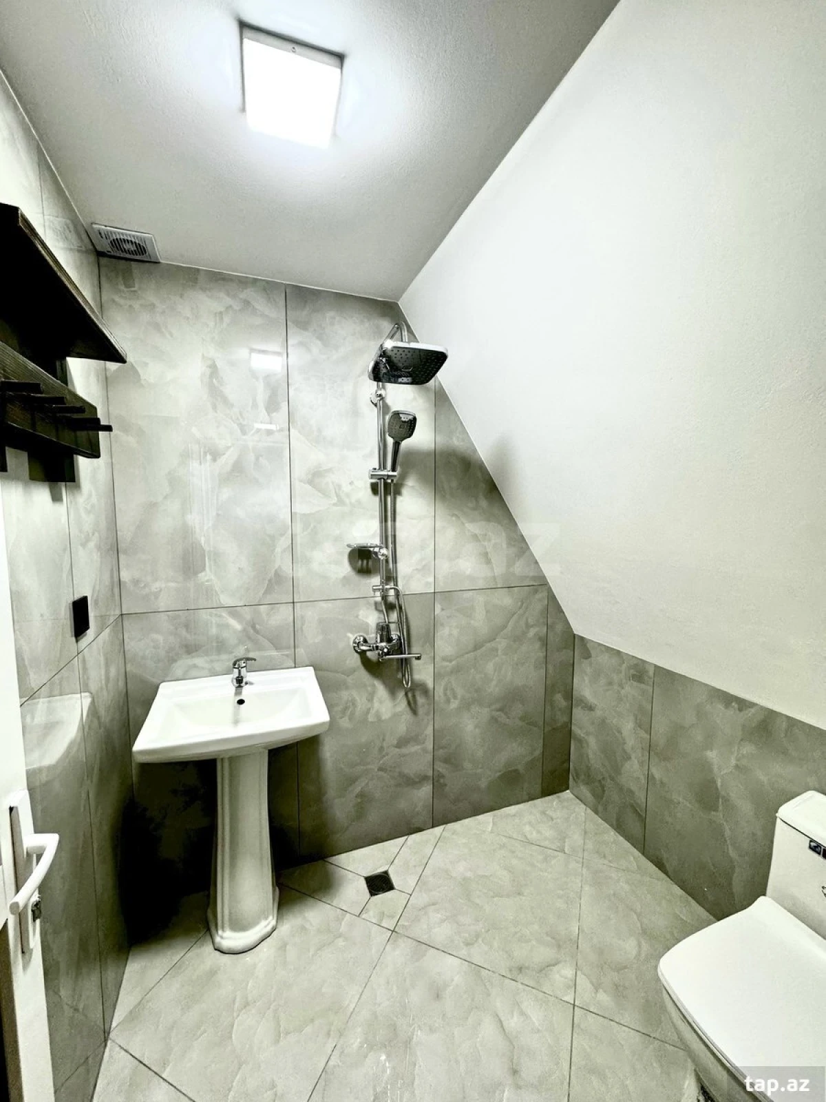 Satılır 4 otaqlı həyət evi