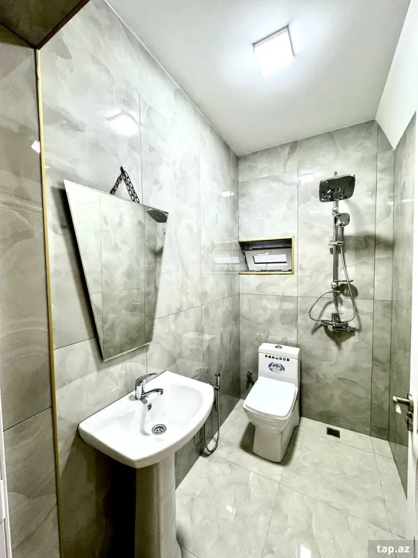 Satılır 4 otaqlı həyət evi