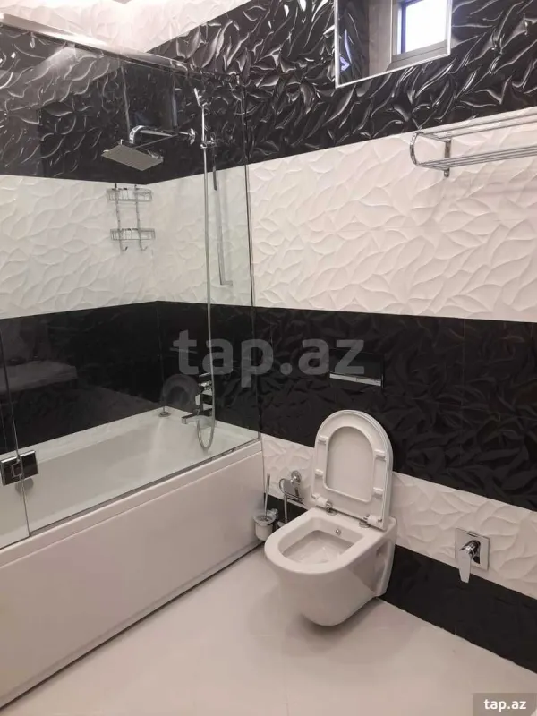 Satılır 8 otaqlı həyət evi 900 m²